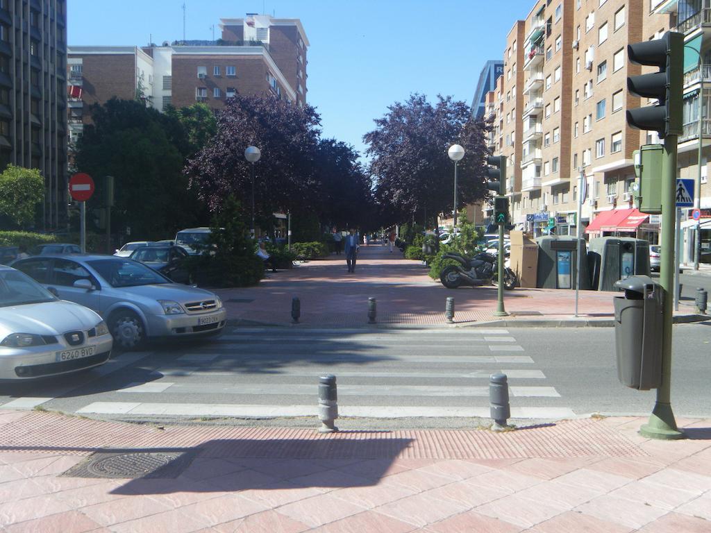 Madrid Studio Apartments Exterior photo