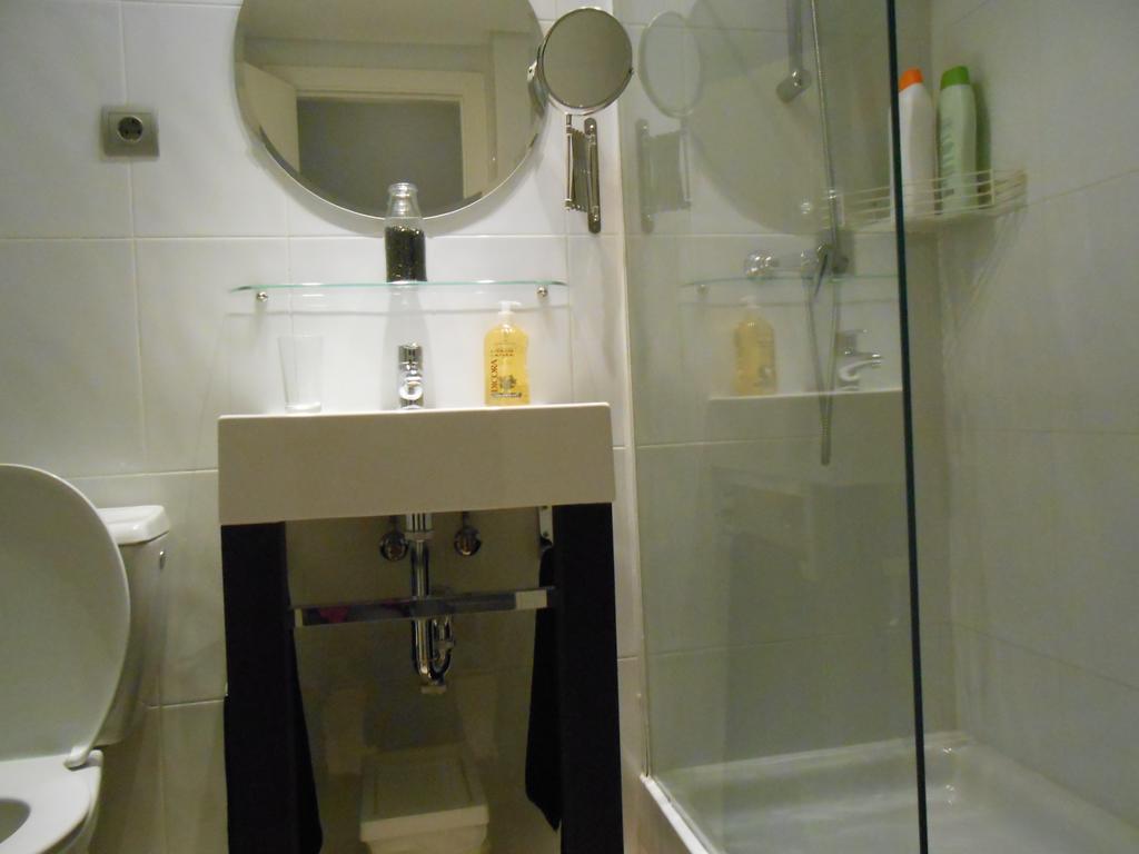 Madrid Studio Apartments Room photo
